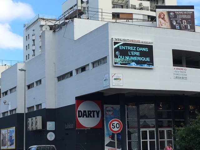 écran géant extérieur en façade à la Réunion