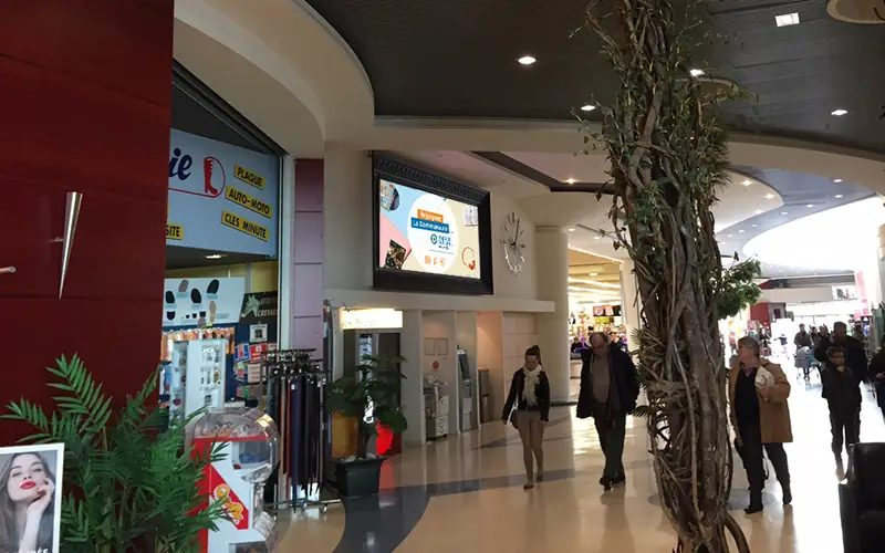 écran géant intérieur galerie marchande