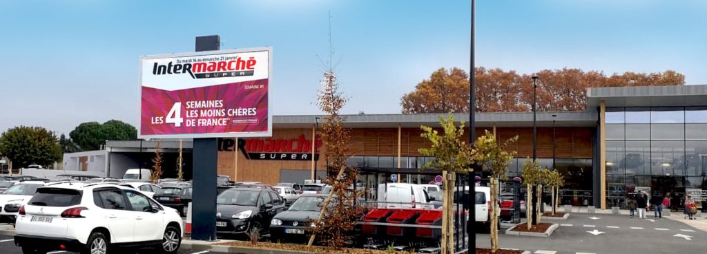 écran parking supermarché