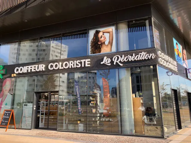 écran vitrine salon de coiffure