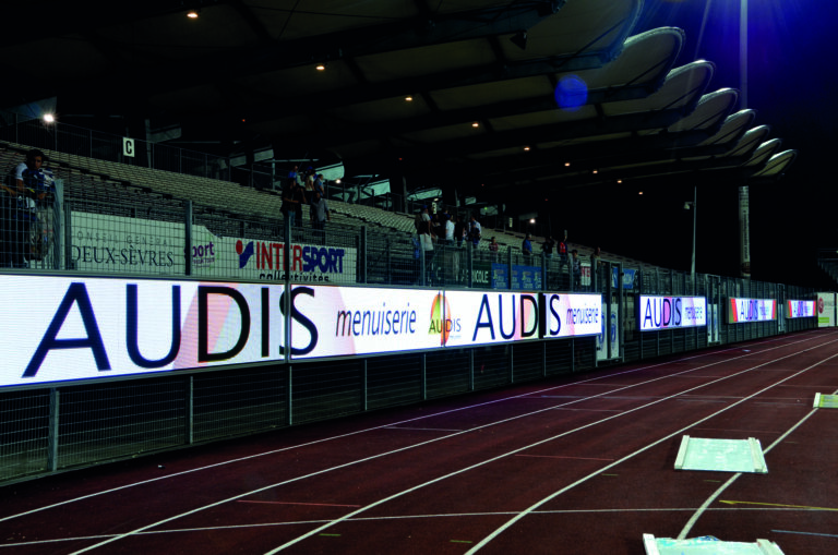 Les chamois Niortais, écrans LED tour de stade ARENA