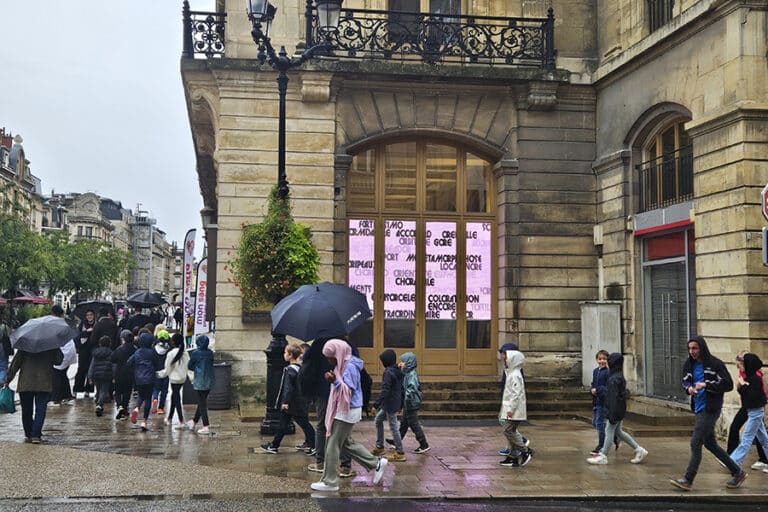 Écran LED transparent X7-AIR pour les vitrines de l'opéra de REIMS
