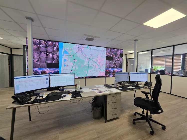 Écran géant LED  intérieur de salle de contrôle 