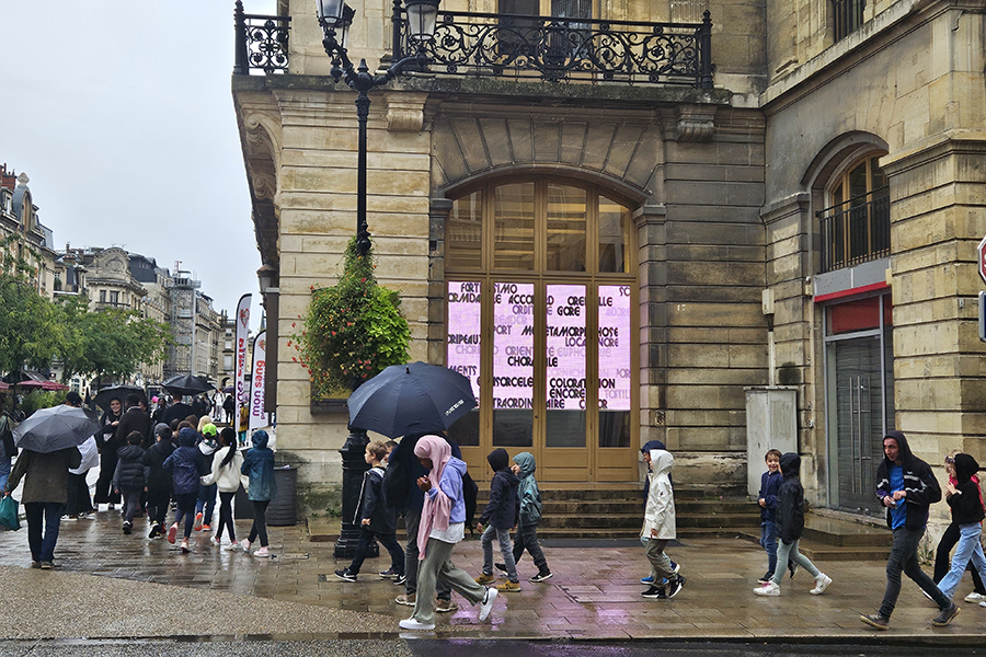 Écran-led-x7-air installé sur la porte de l'Opera-Reims-galerie