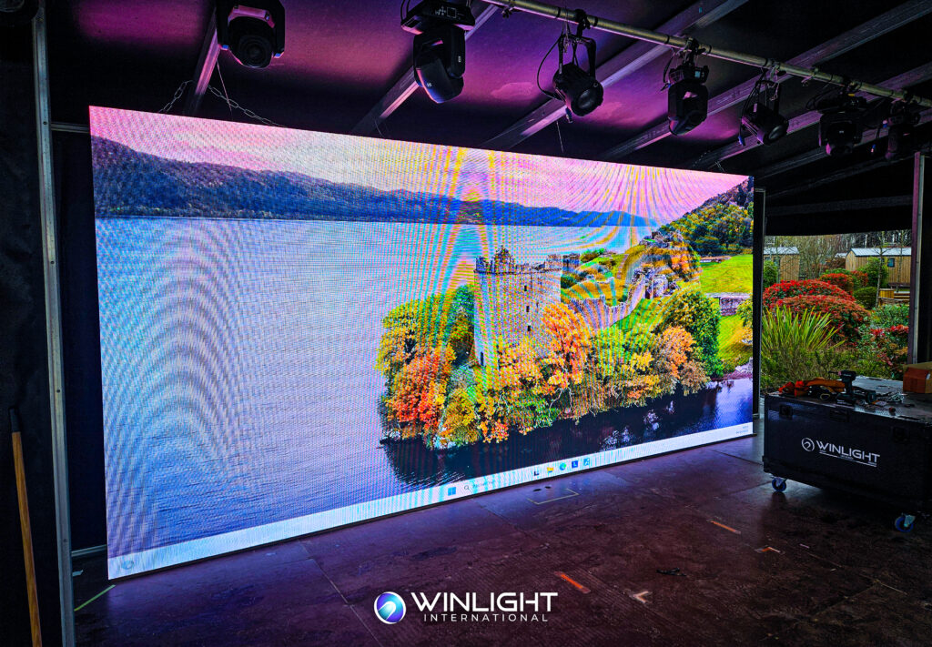 mur d'image écran LED installé dans un camping 