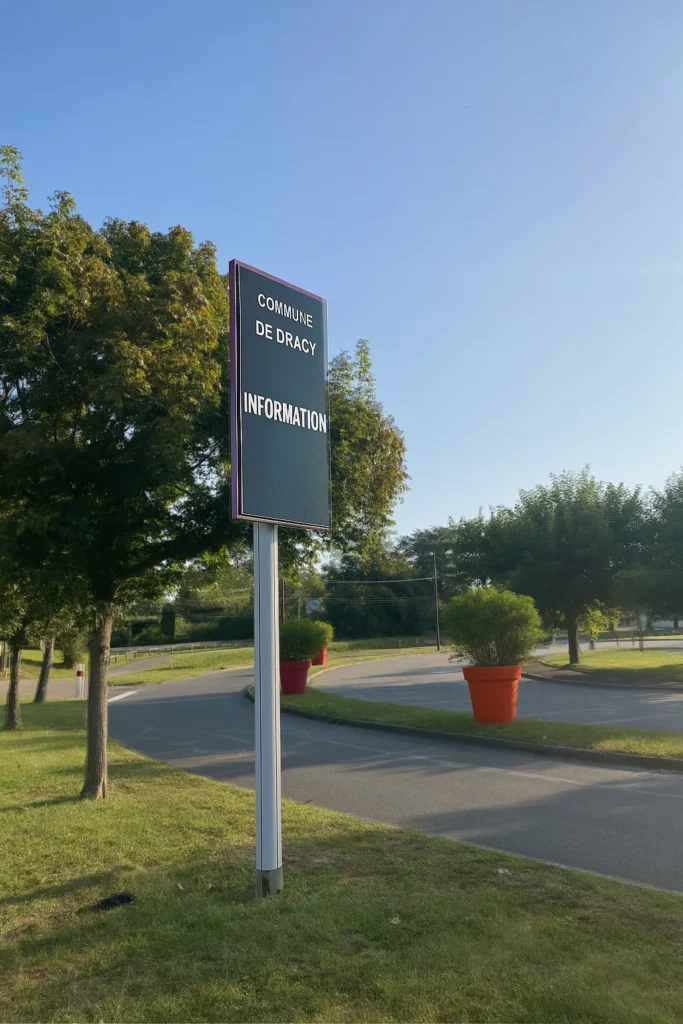 panneau LED d'information de la maire de Dracy