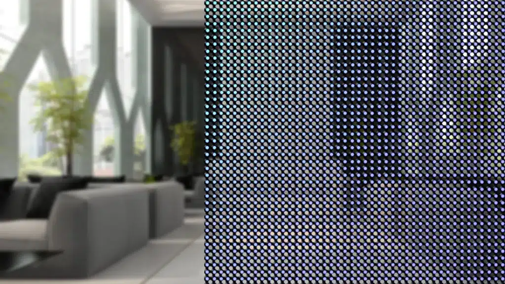 Vue zoomée de la structure de l'écran LED transparent X7-AIR dans un open space